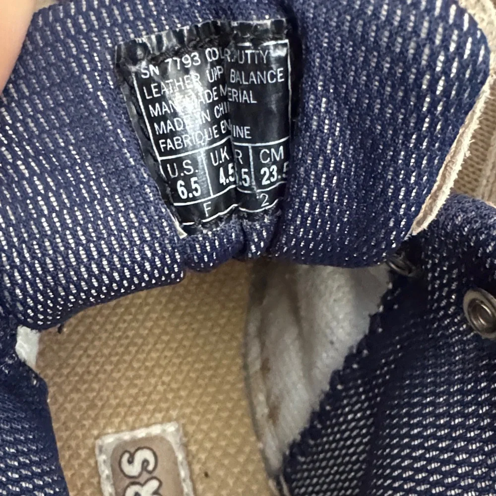 Vintage Skechers Platform Beige and Blue Sneakers
